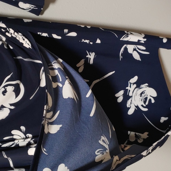 Lauren Ralph Lauren Faux Wrap Dress Size:6✨️ Moving end of January 2025! ✨️ - Picture 3 of 9